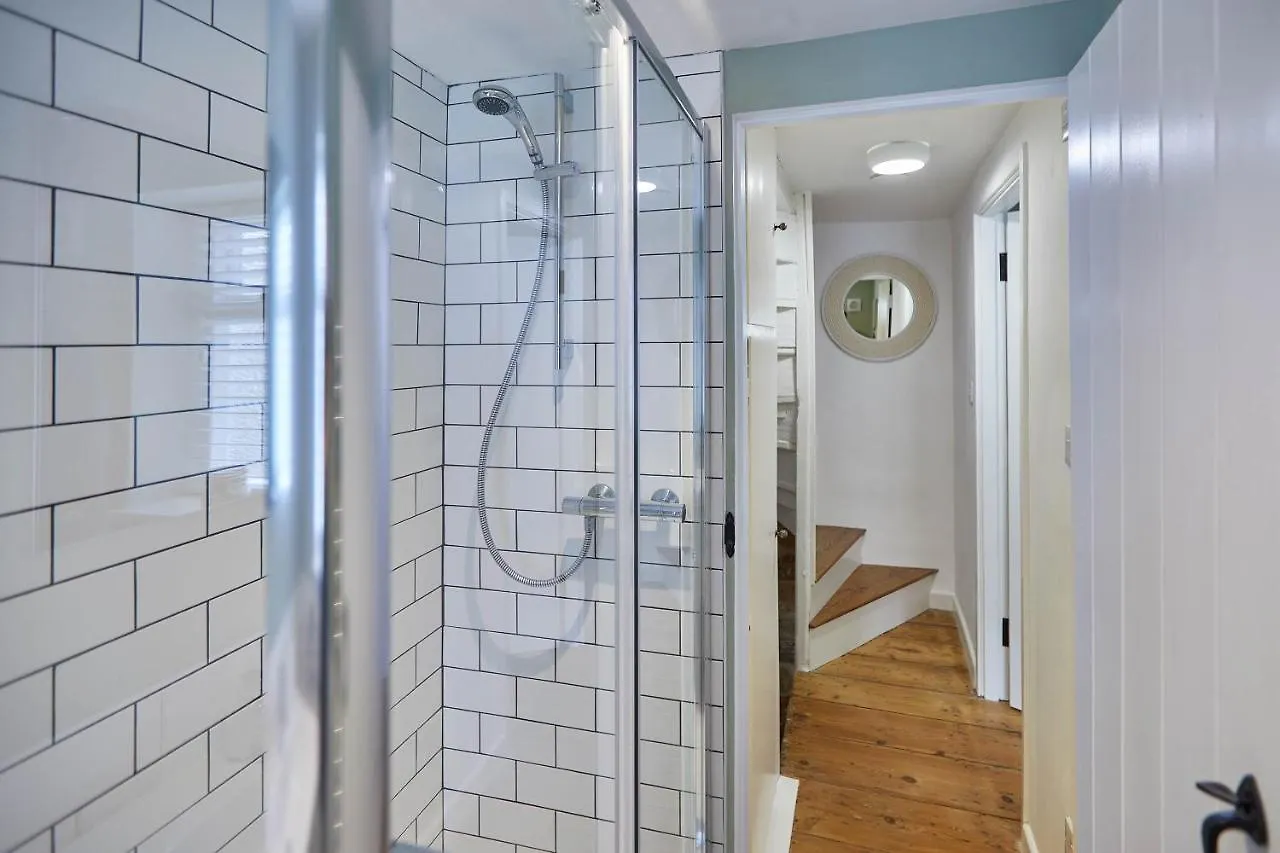 Host & Stay - Dolphin Cottage 1736 Whitby