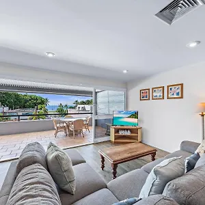 Blue Lagoon Airlie , Airlie Beach Australia