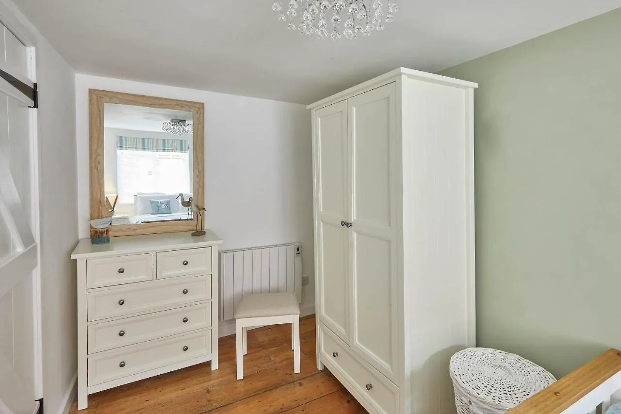 Host & Stay - Dolphin Cottage 1736 Whitby United Kingdom