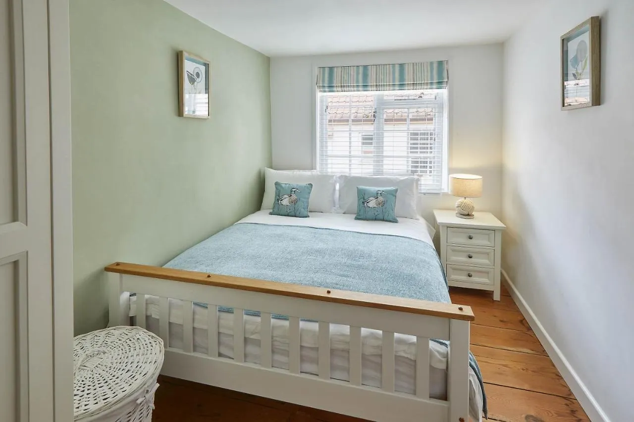 Host & Stay - Dolphin Cottage 1736 Whitby Holiday home